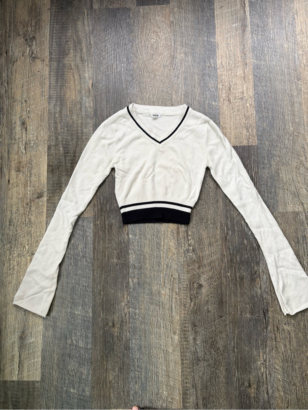 Off white Cropped V-Neck Sweater with navy trim